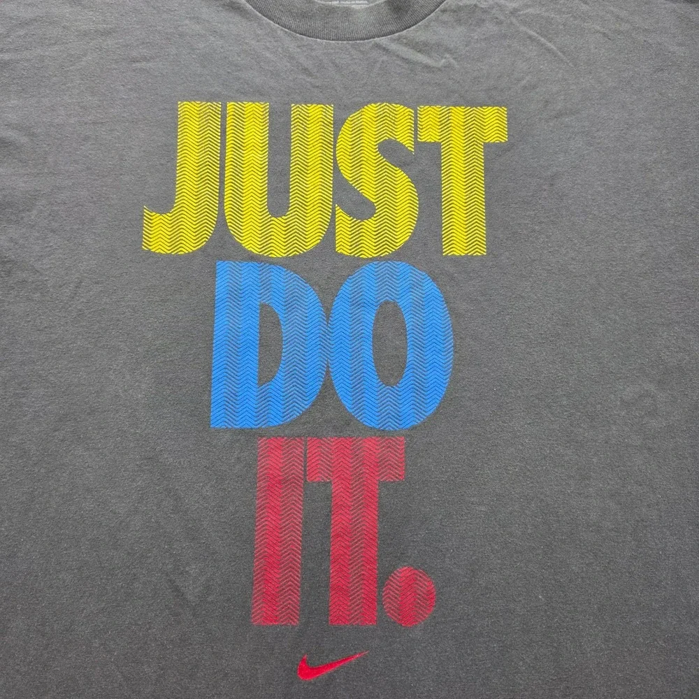 Nike Just Dot It Graphic Tshirt Mens XL Gray‎ Short Sleeve Loose Fit Swoosh Tee